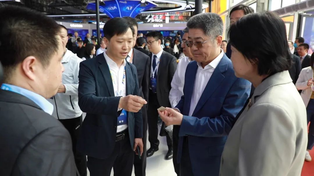 在线精品亚洲一区二区绿巨人