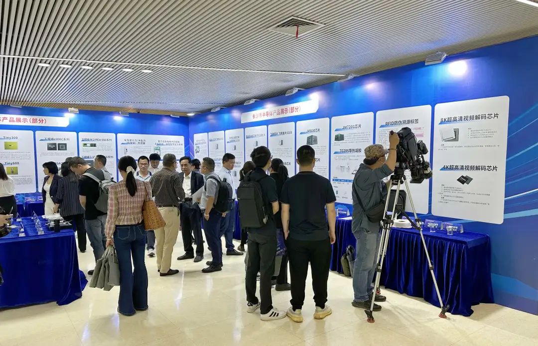 在线精品亚洲一区二区绿巨人