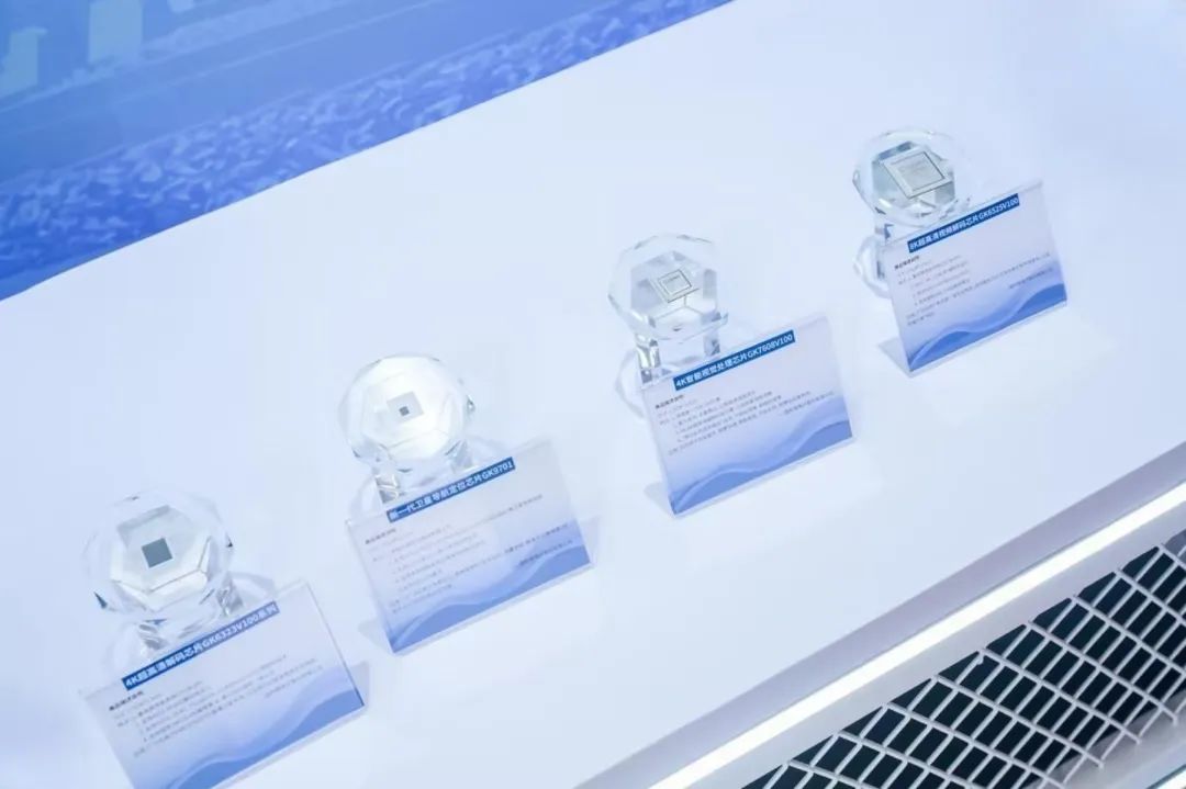 在线精品亚洲一区二区绿巨人