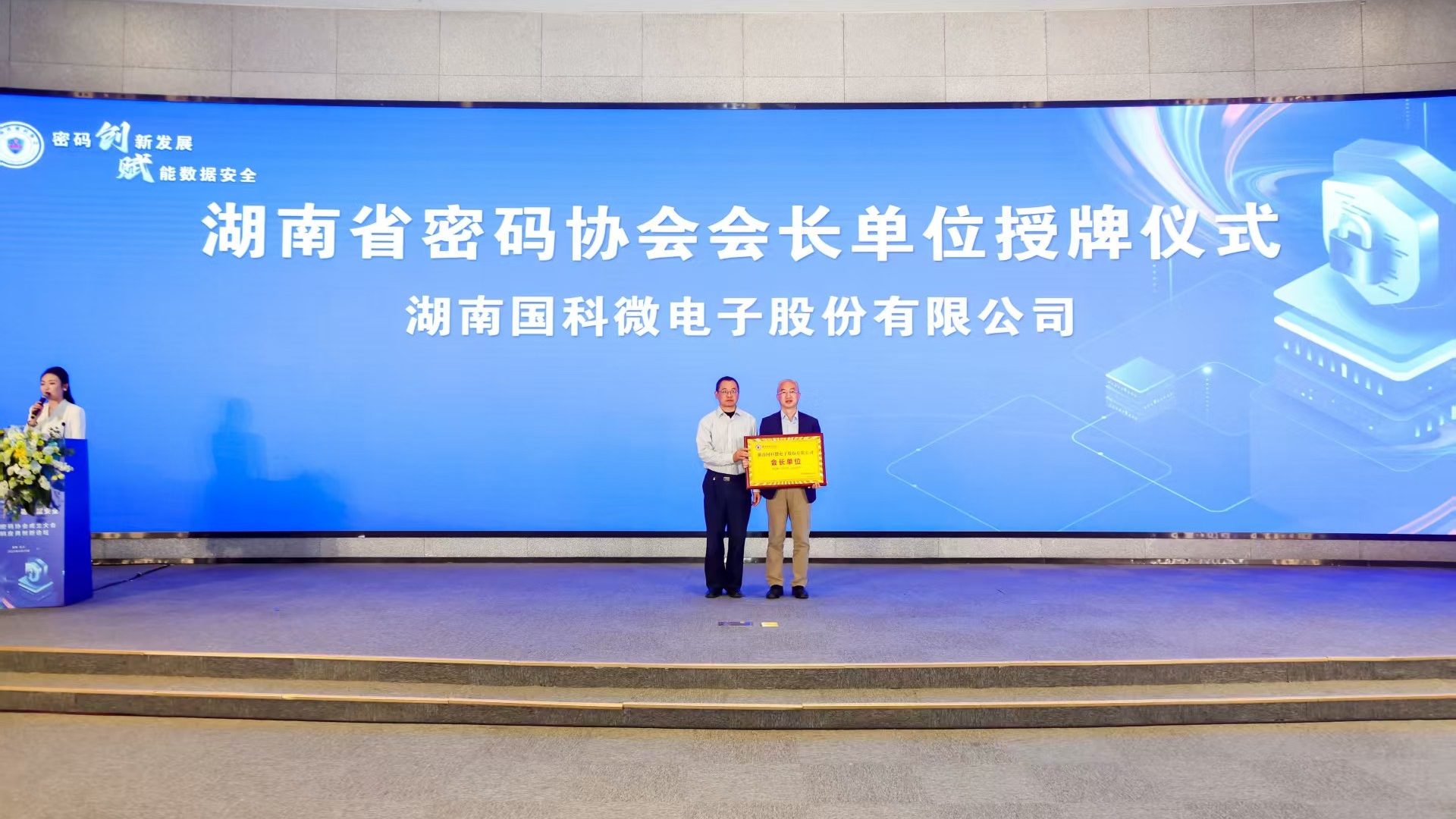 在线精品亚洲一区二区绿巨人