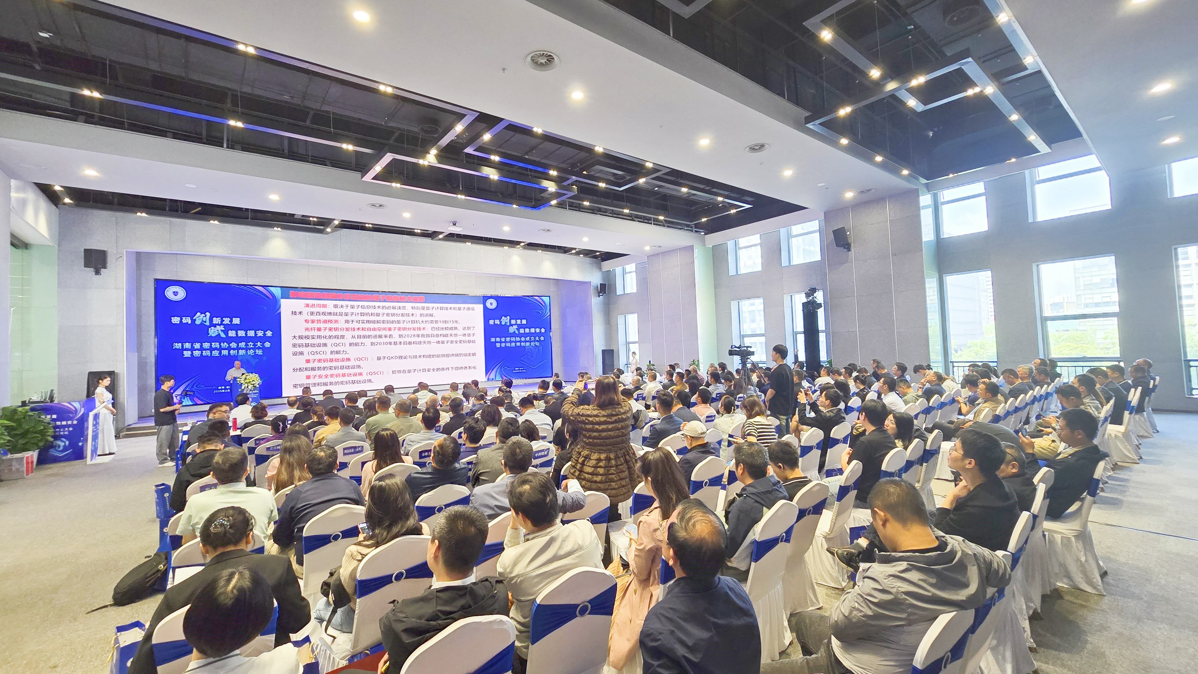 在线精品亚洲一区二区绿巨人