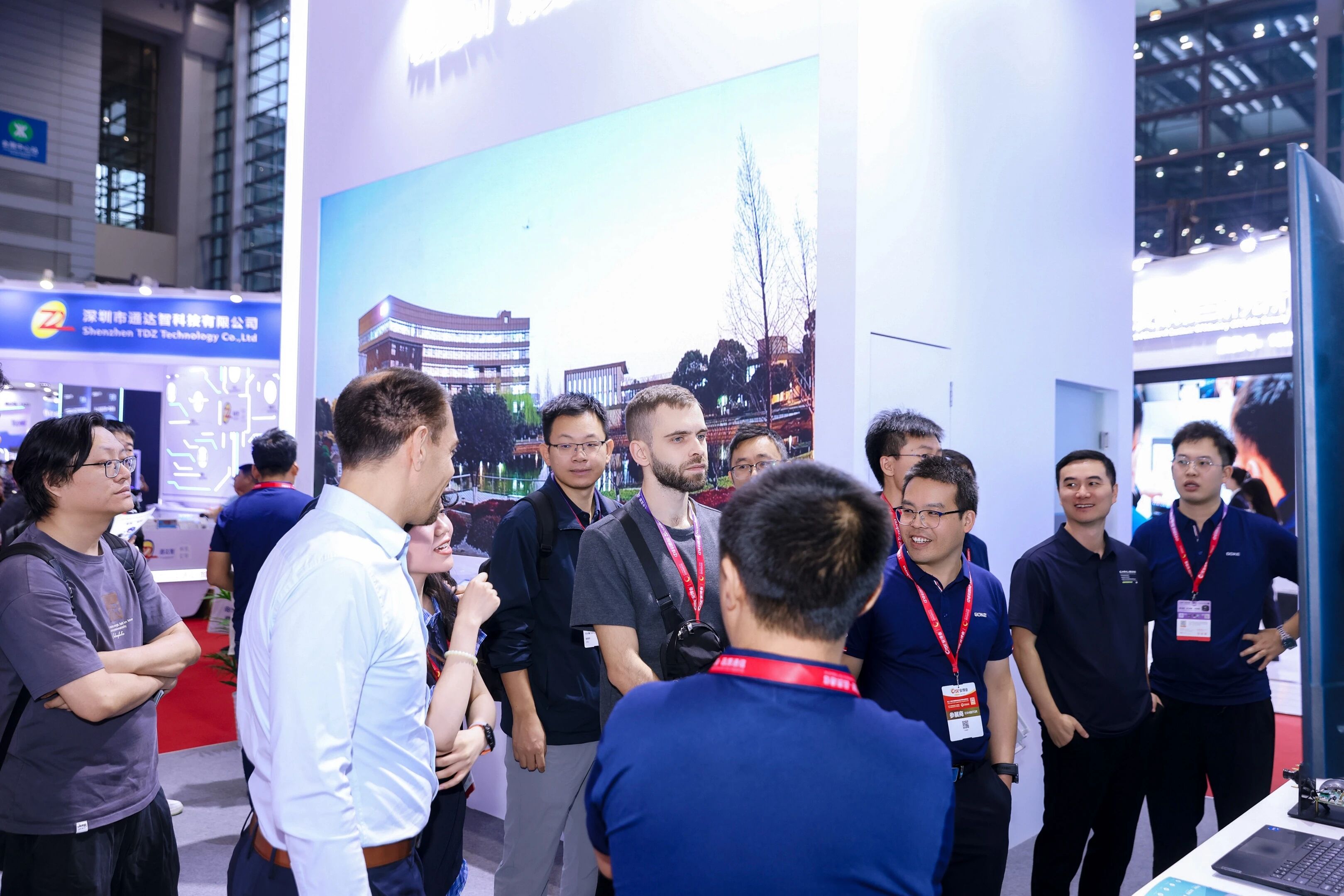 在线精品亚洲一区二区绿巨人