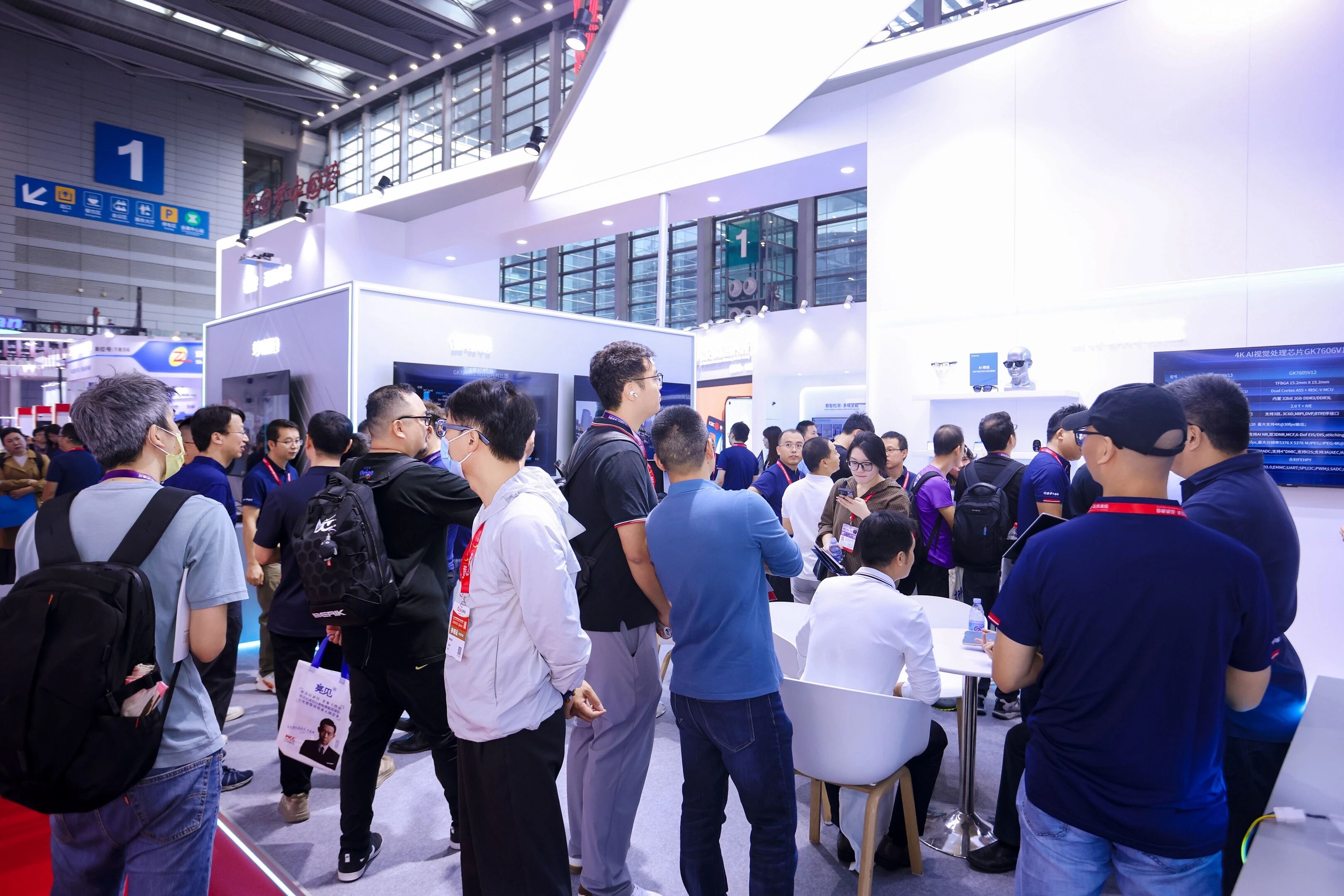 在线精品亚洲一区二区绿巨人